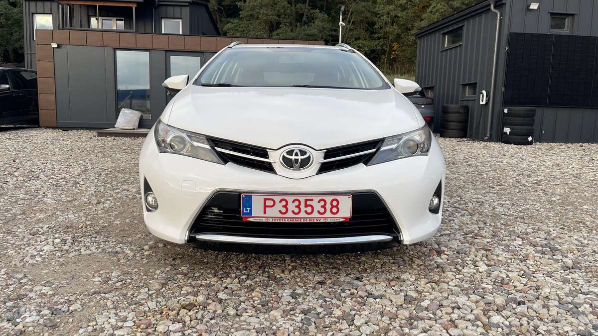 Toyota Auris, 1.4 l., Универсал