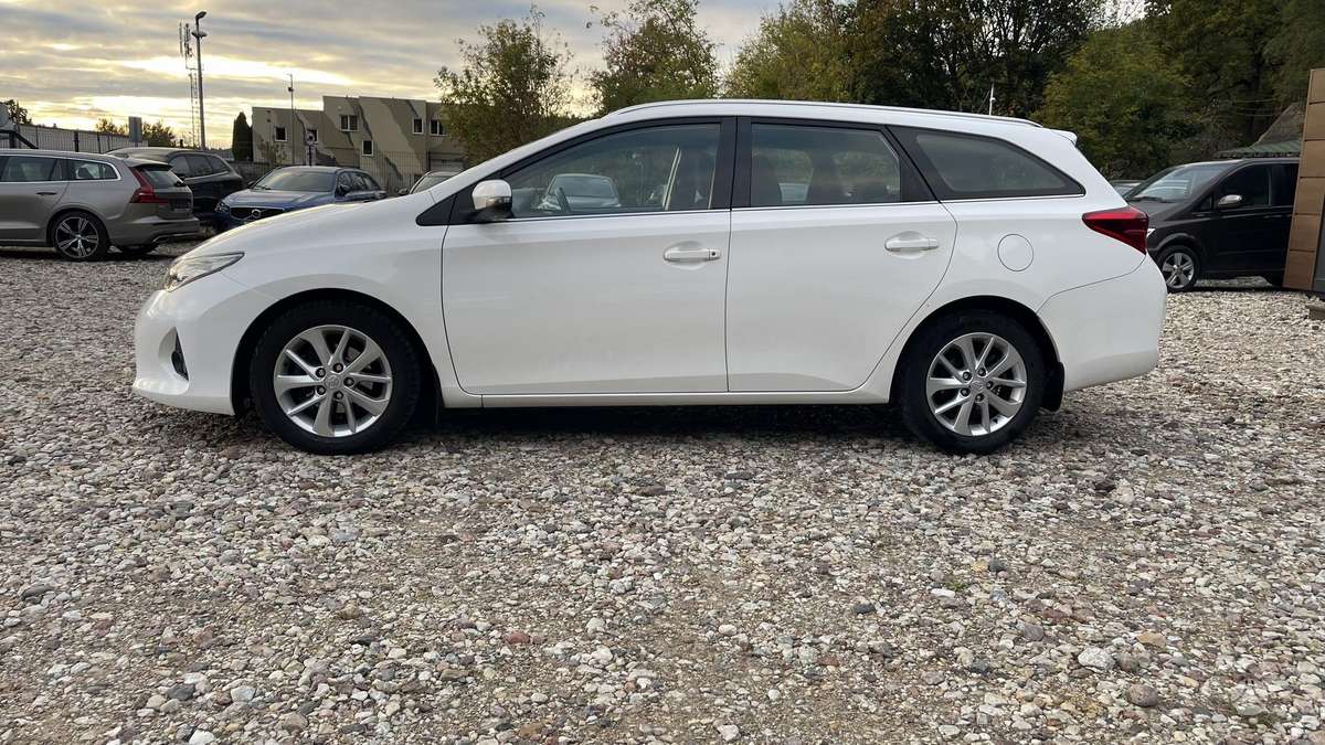 Toyota Auris, 1.4 l., Универсал