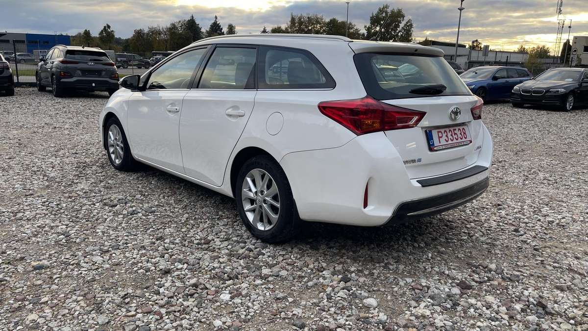 Toyota Auris, 1.4 l., Универсал