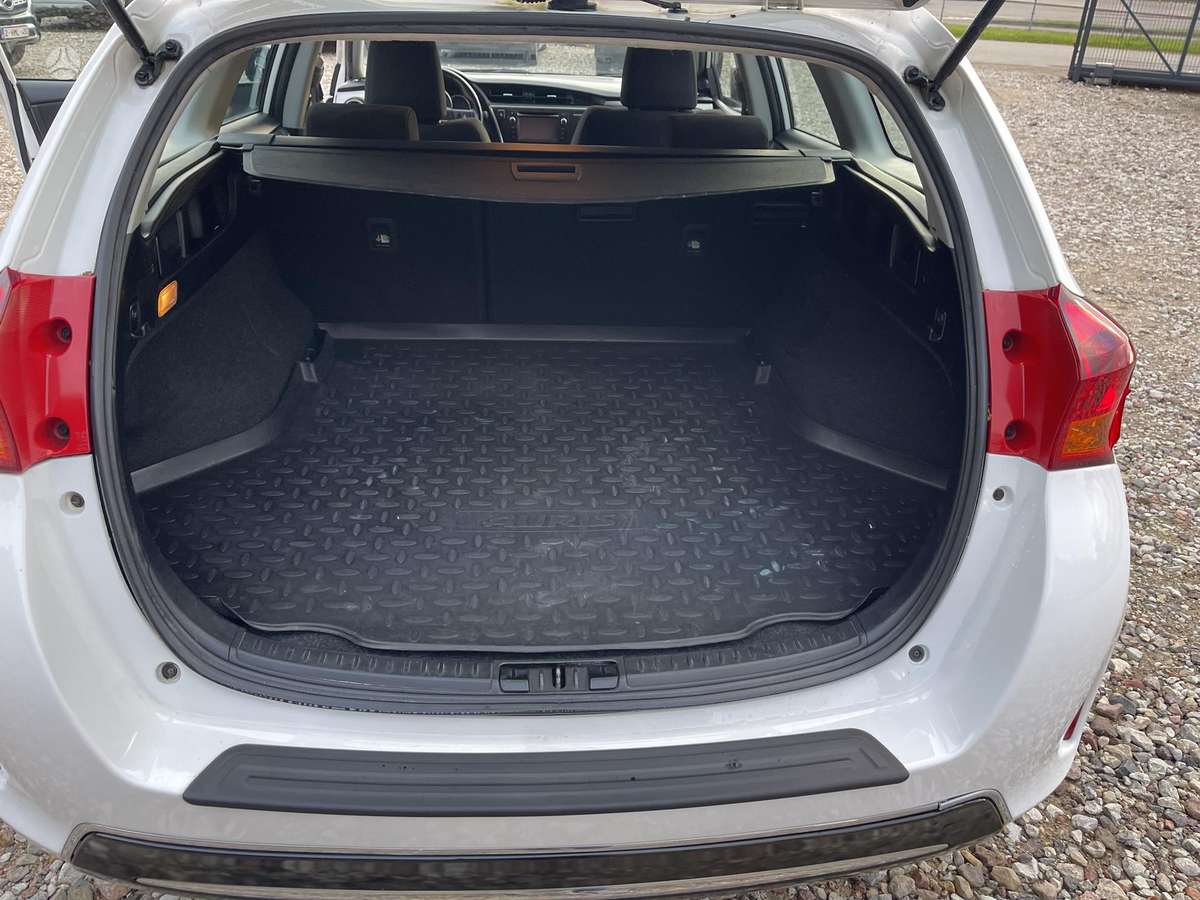 Toyota Auris, 1.4 l., Универсал