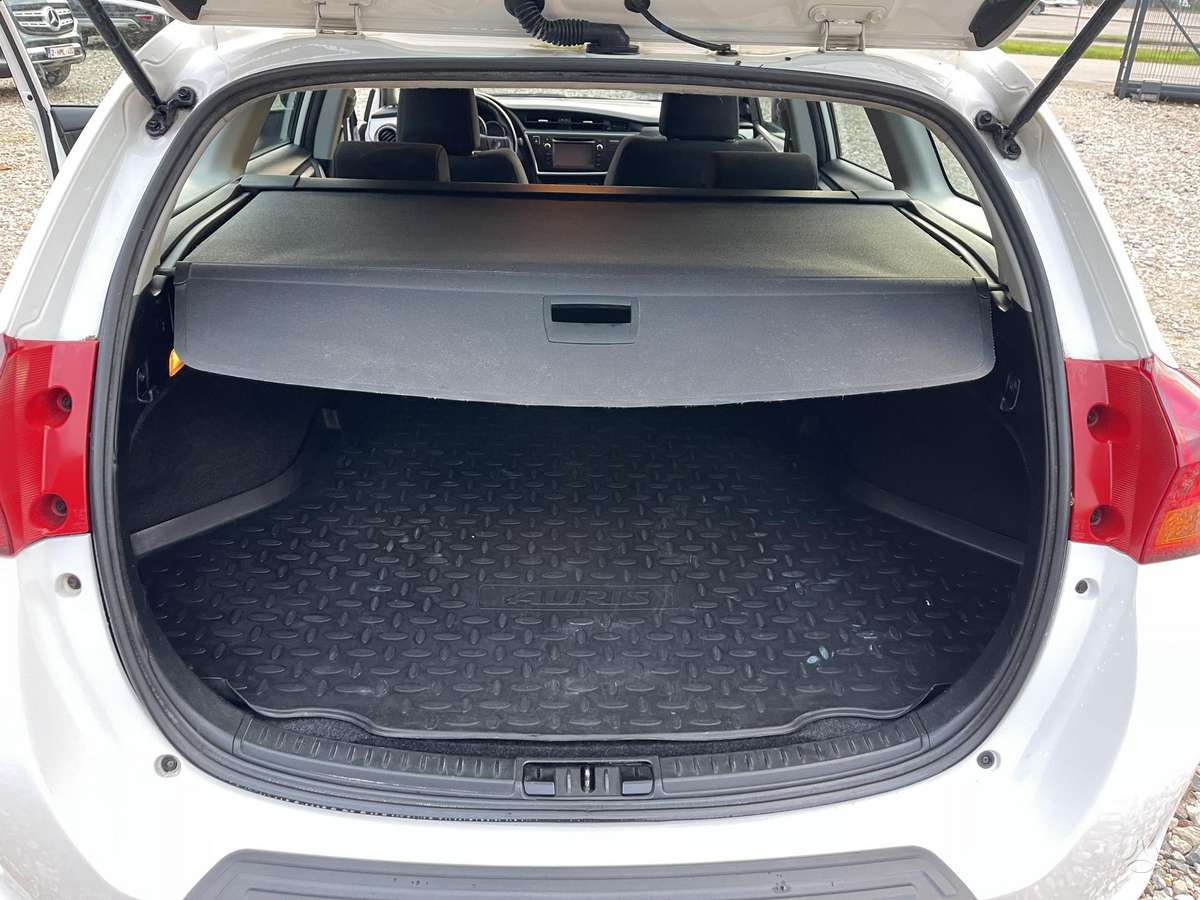 Toyota Auris, 1.4 l., Универсал