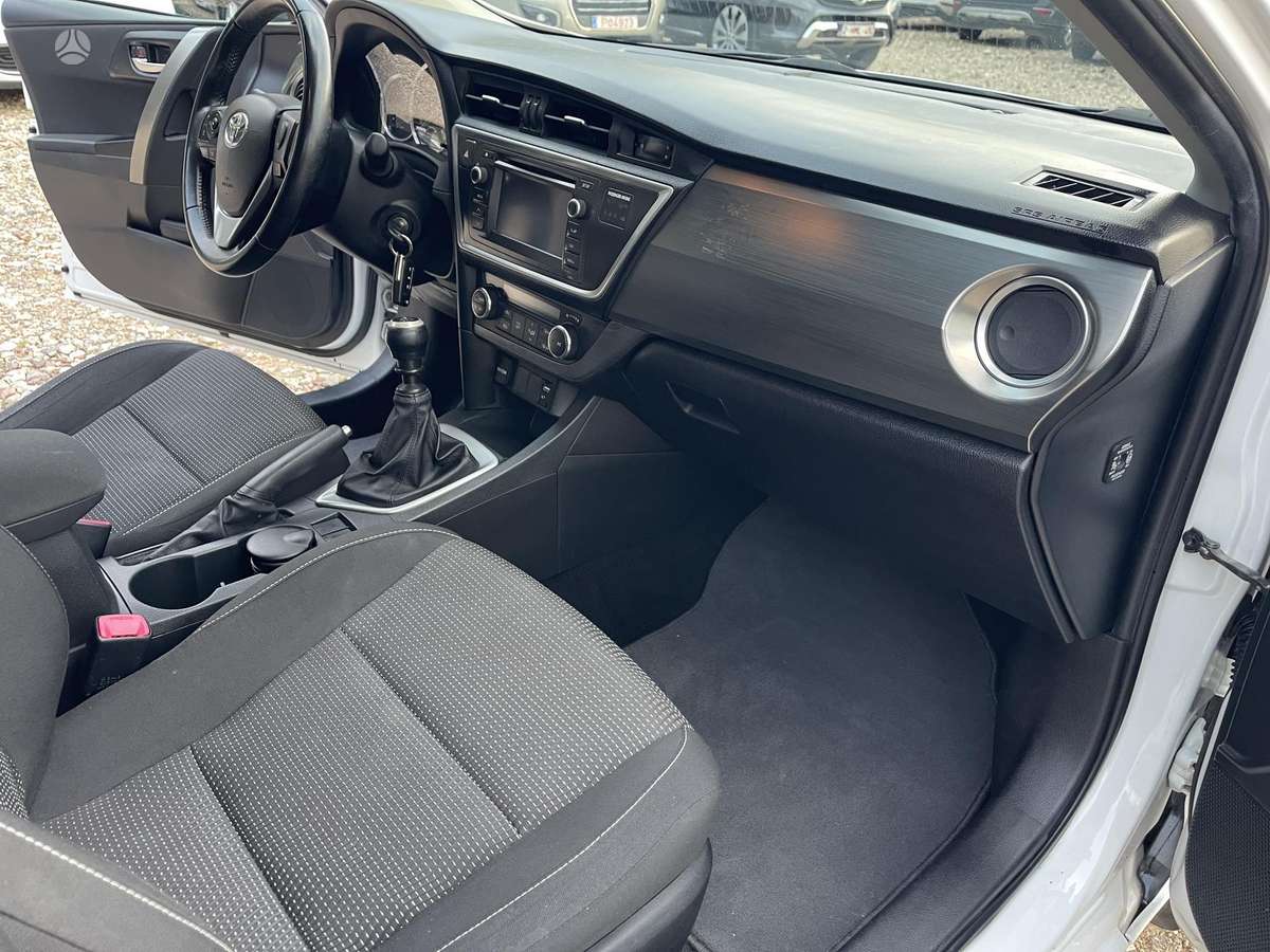 Toyota Auris, 1.4 l., Универсал