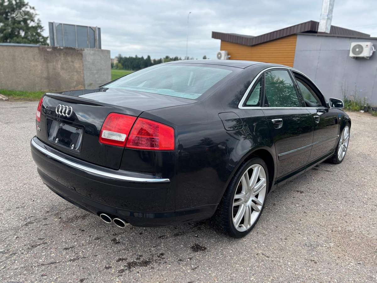 Audi S8 37068366700