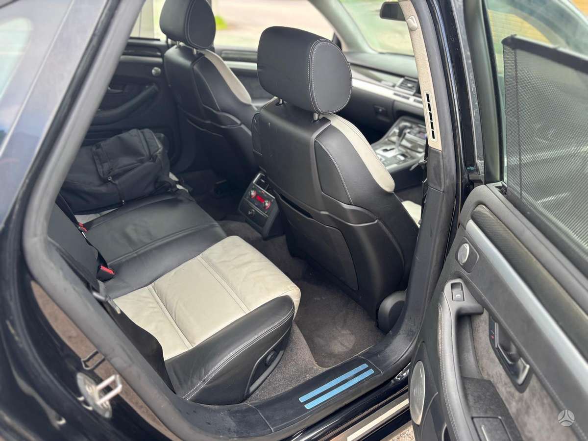 Audi S8 37068366700