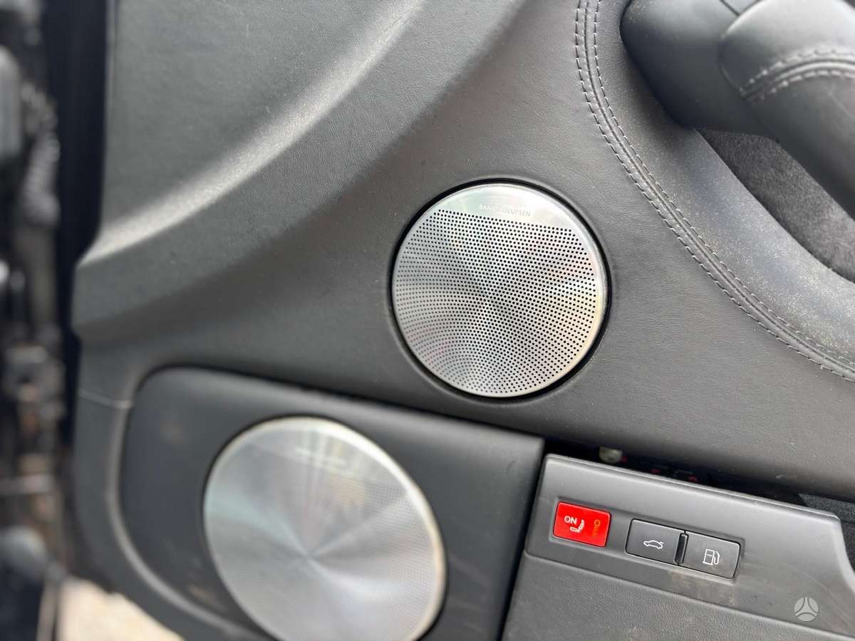 Audi S8 37068366700