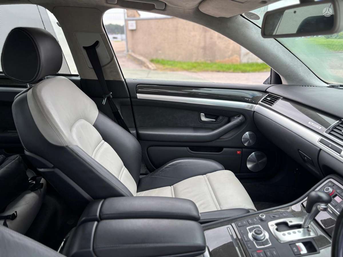 Audi S8 37068366700