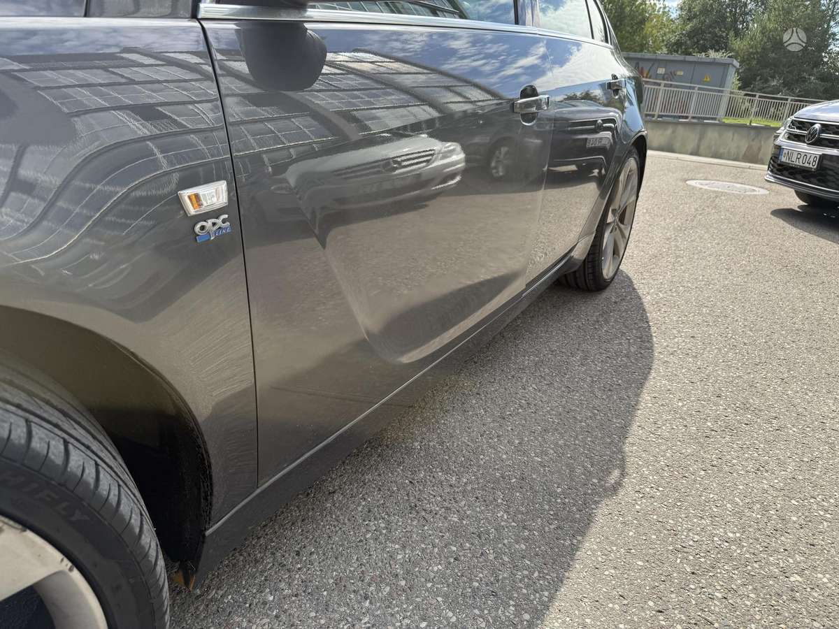 Opel Insignia, 2.0 l., hatchback