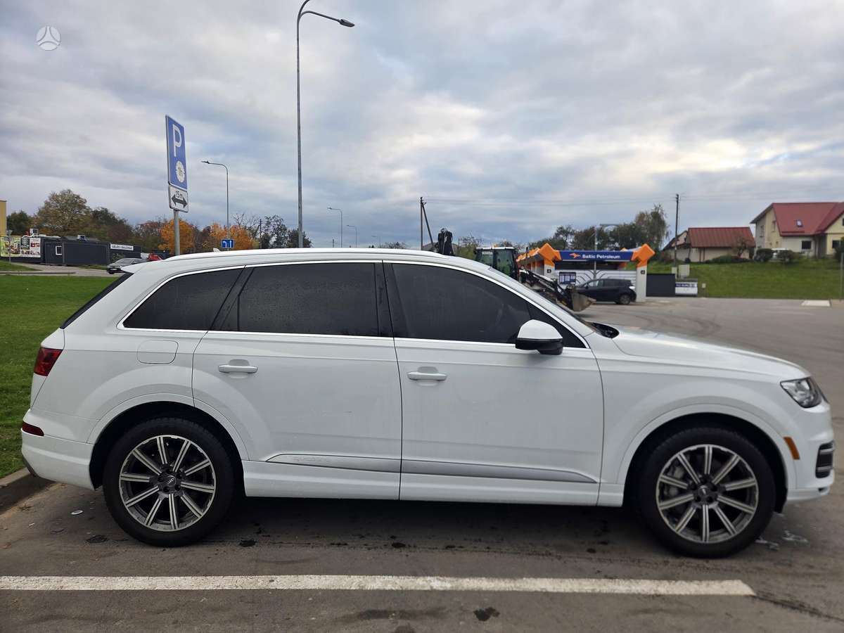 Audi Q7, 3.0 l., off-road / crossover
