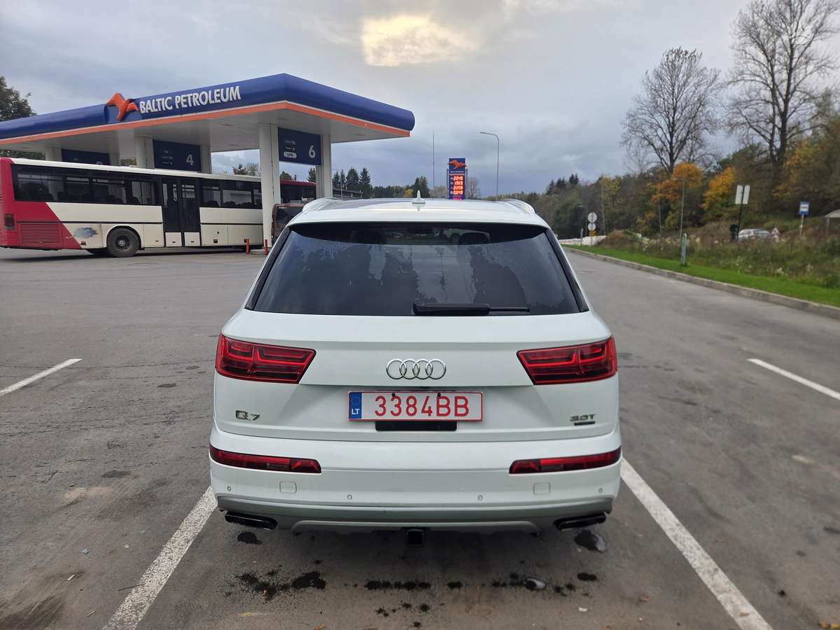 Audi Q7, 3.0 l., off-road / crossover