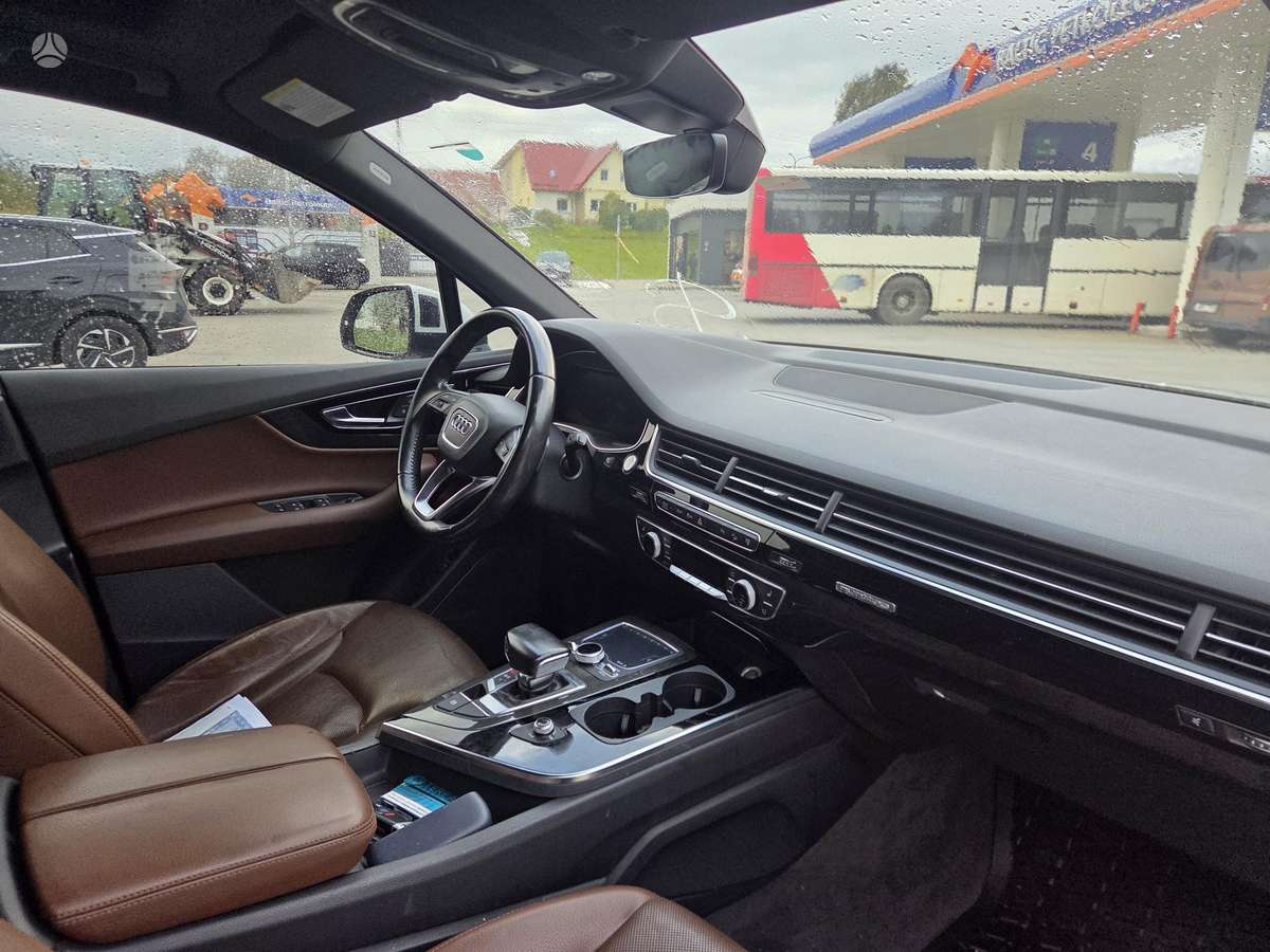 Audi Q7, 3.0 l., off-road / crossover