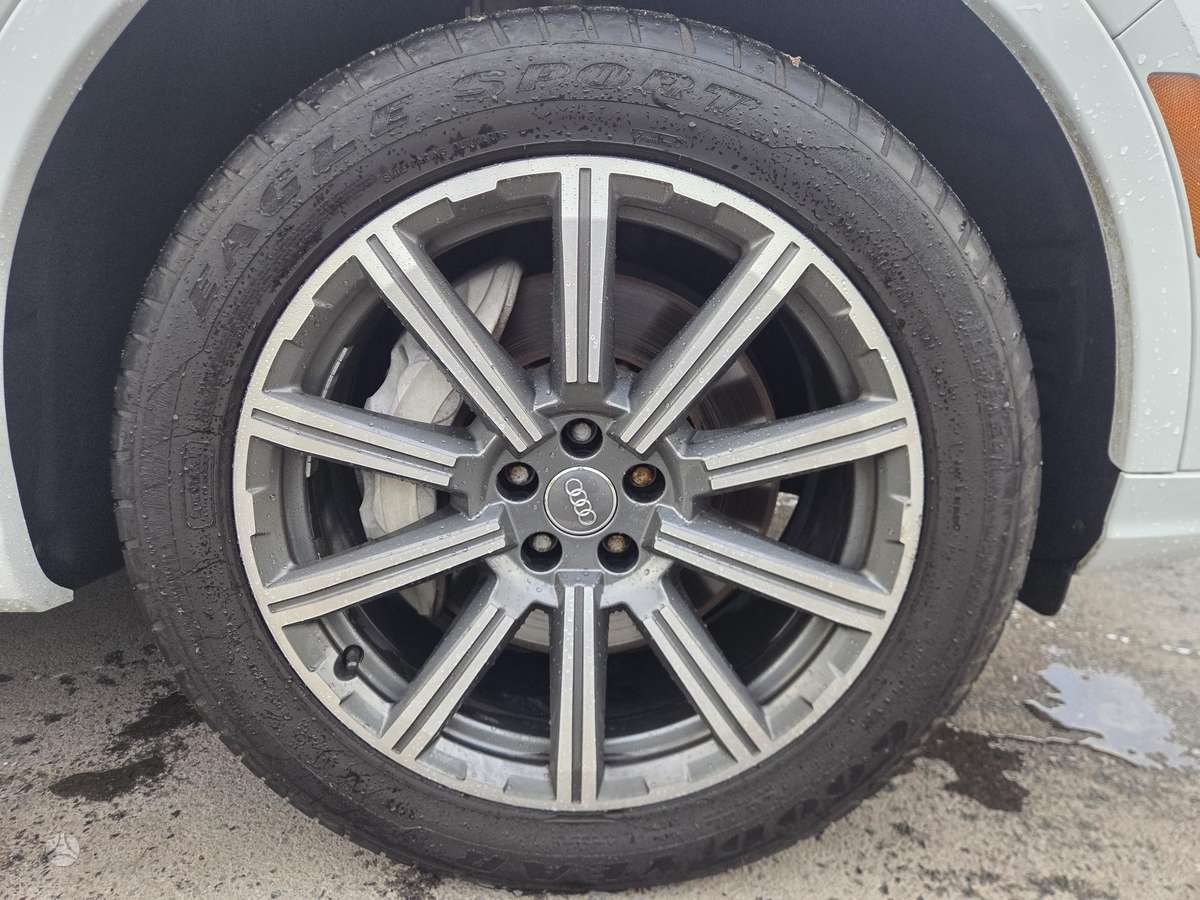 Audi Q7, 3.0 l., off-road / crossover