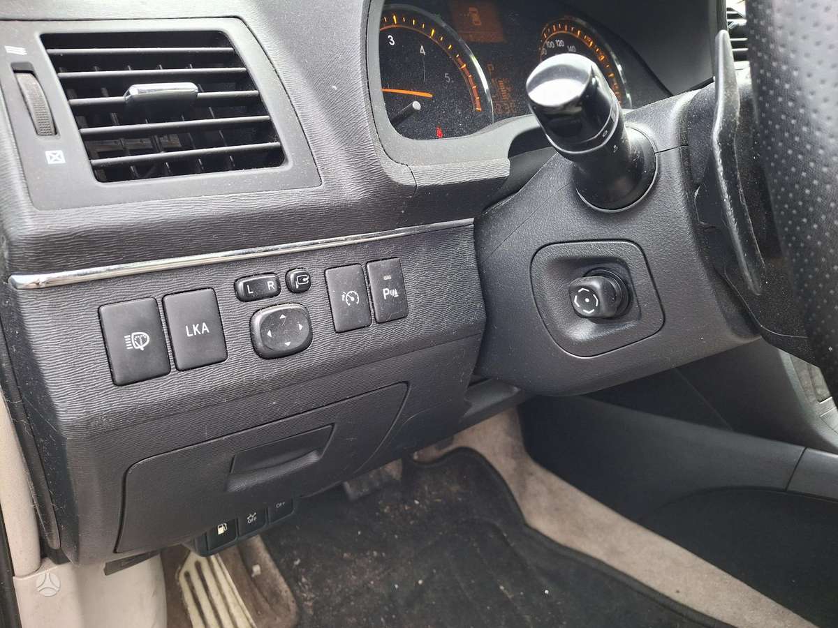 Toyota Avensis Spalva 209