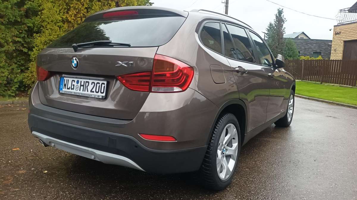 BMW X1, 2.0 l., off-road / crossover