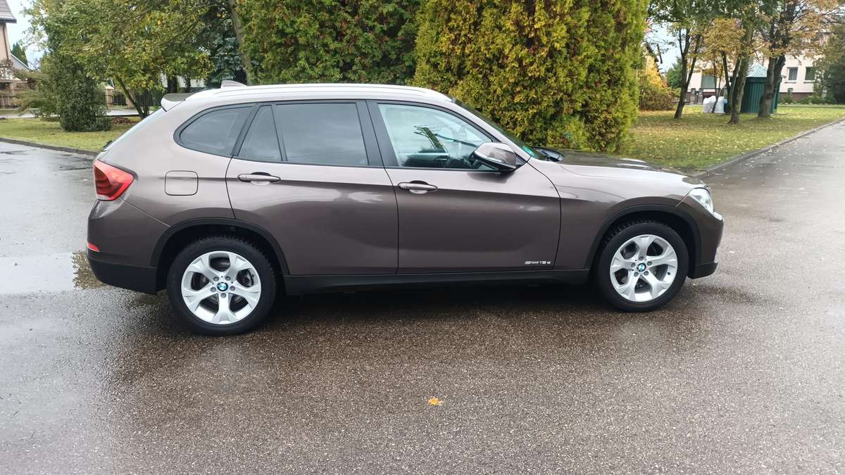 BMW X1, 2.0 l., off-road / crossover