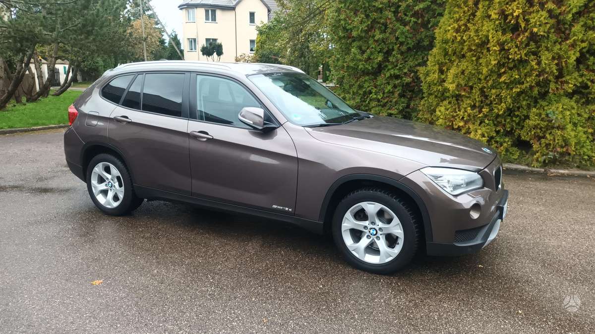 BMW X1, 2.0 l., off-road / crossover