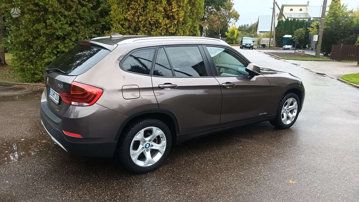 BMW X1, 2.0 l., off-road / crossover