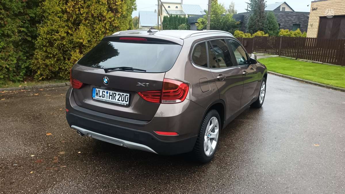BMW X1, 2.0 l., off-road / crossover