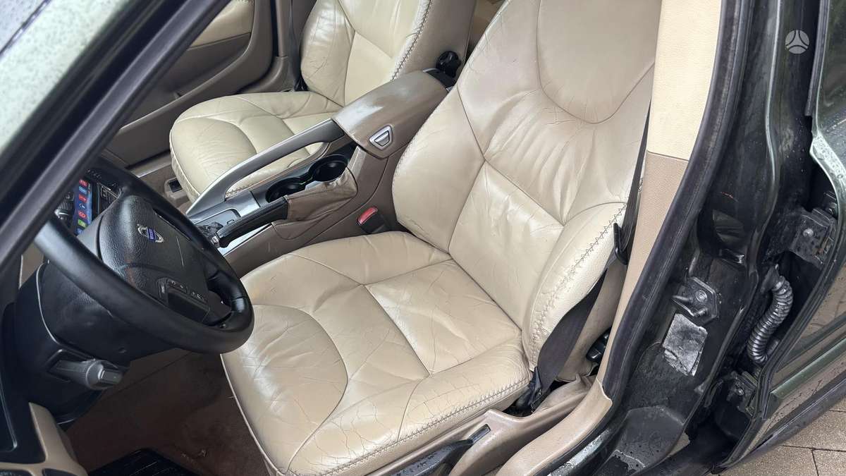 Volvo XC70, 2.4 l., wagon