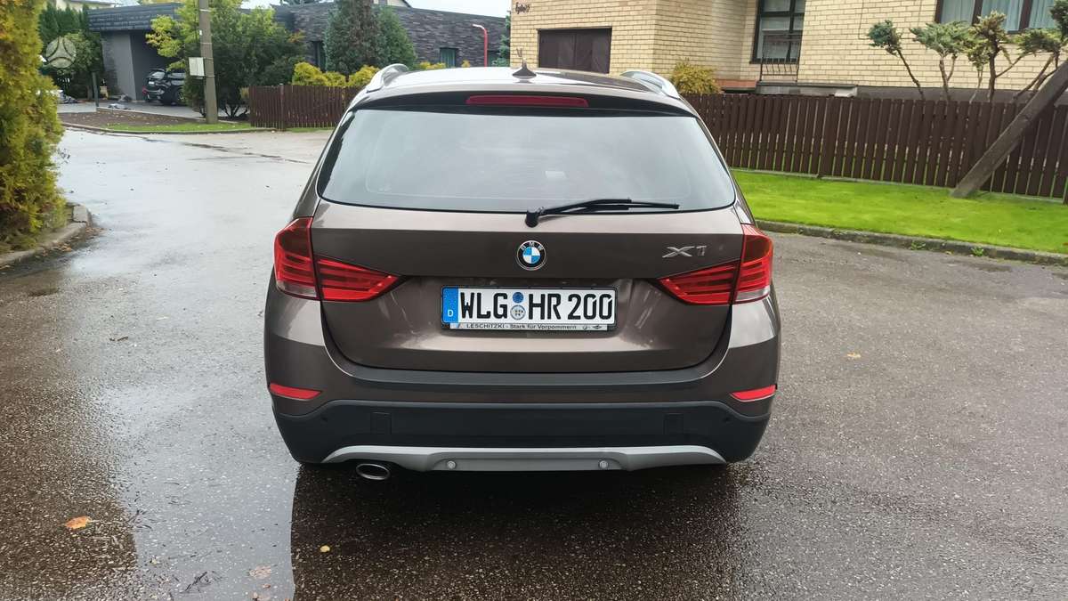 BMW X1, 2.0 l., off-road / crossover