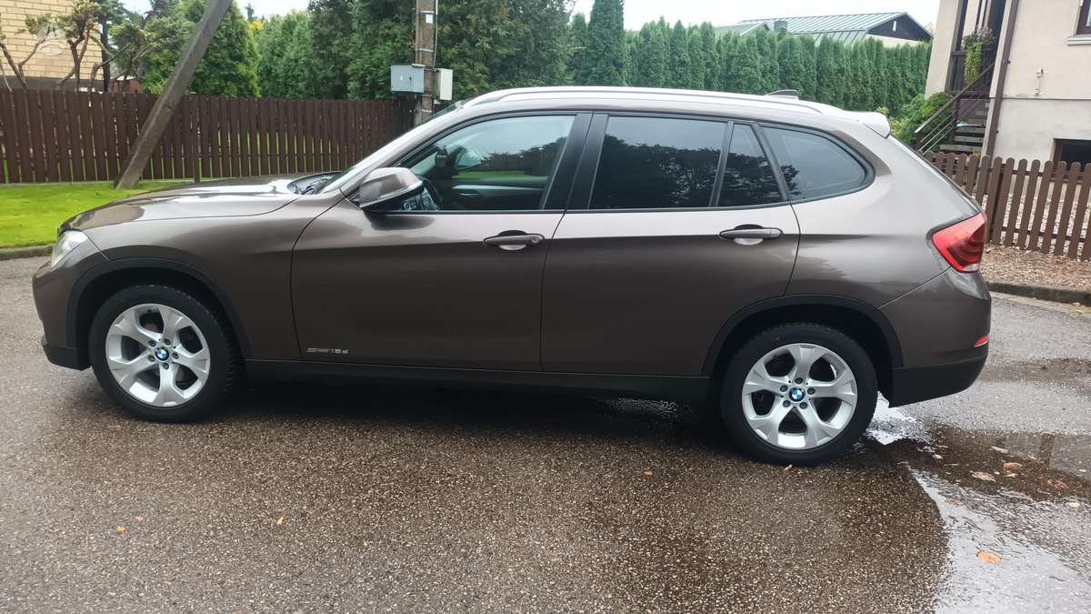 BMW X1, 2.0 l., off-road / crossover