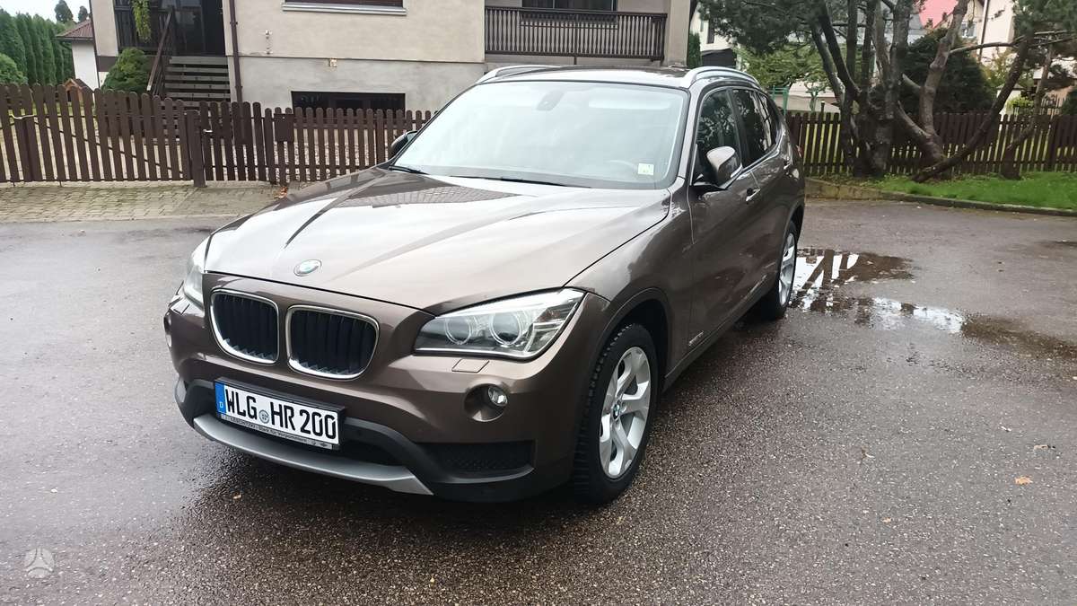 BMW X1, 2.0 l., off-road / crossover