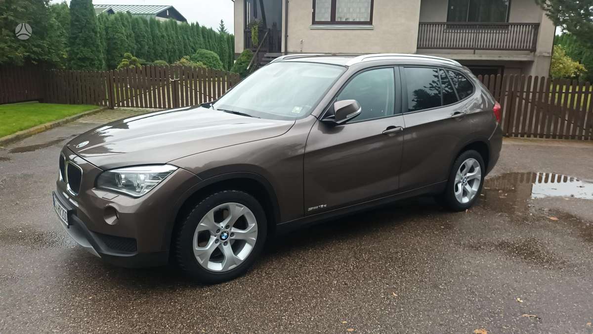 BMW X1, 2.0 l., off-road / crossover
