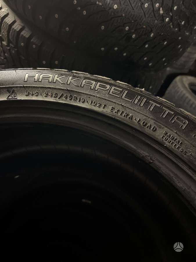 Nokian Hakkapeliitta 9, winter 245/45 R19