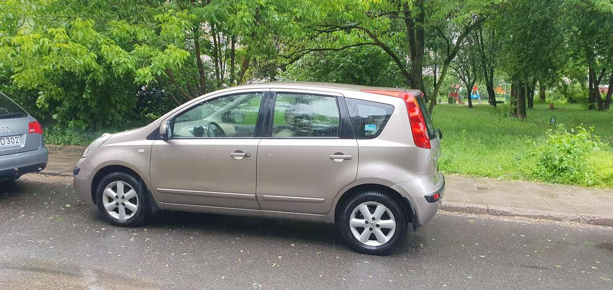 Nissan Note, 1.6 l., Хэтчбек