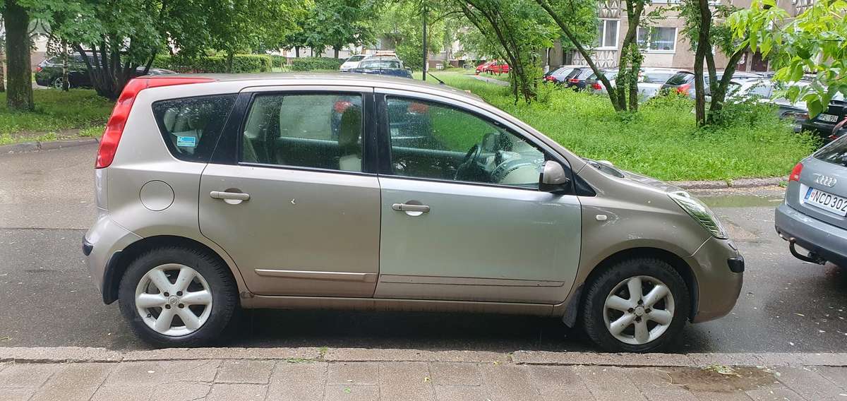 Nissan Note, 1.6 l., Хэтчбек