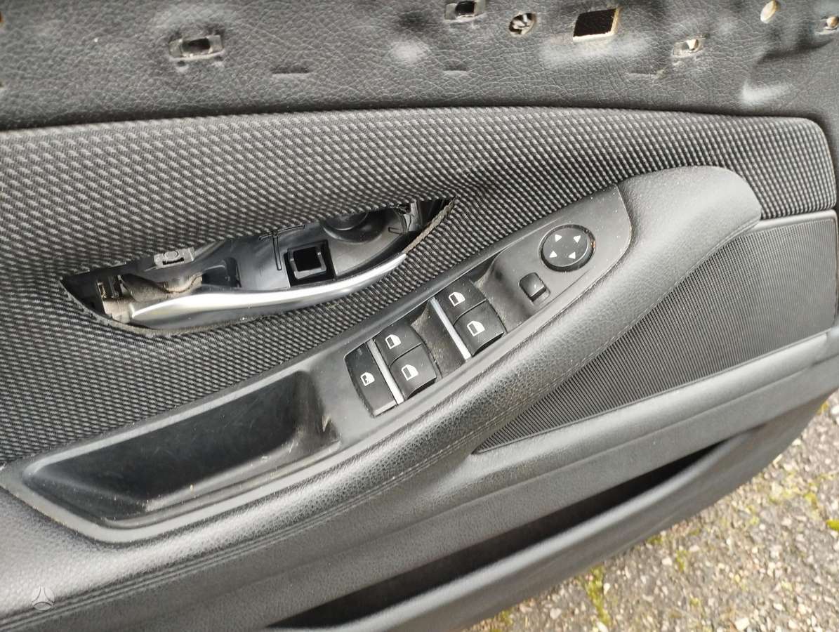 BMW 5 serija salono detalės