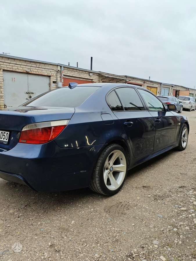 BMW 525, 2.5 l., Седан