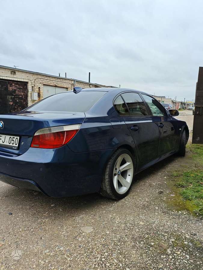BMW 525, 2.5 l., Седан