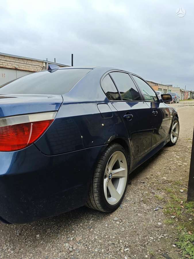 BMW 525, 2.5 l., Седан
