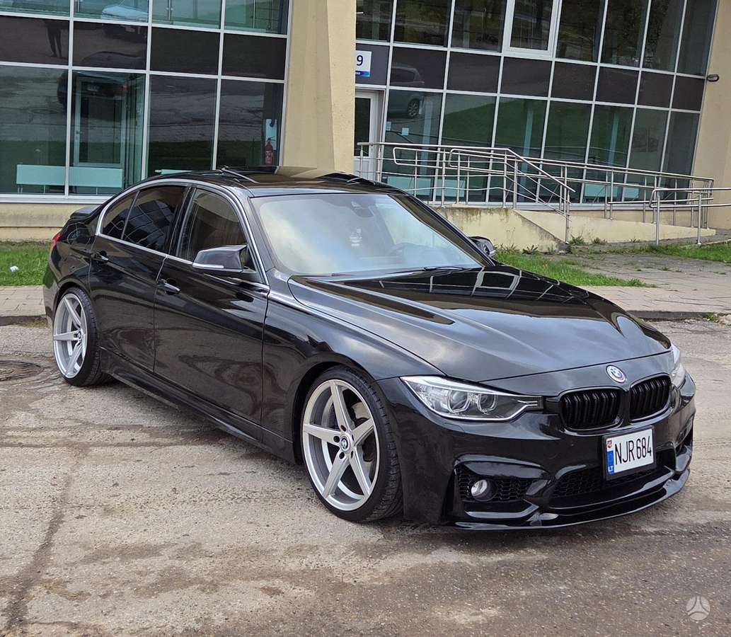 BMW 320, 2.0 l., saloon / sedan