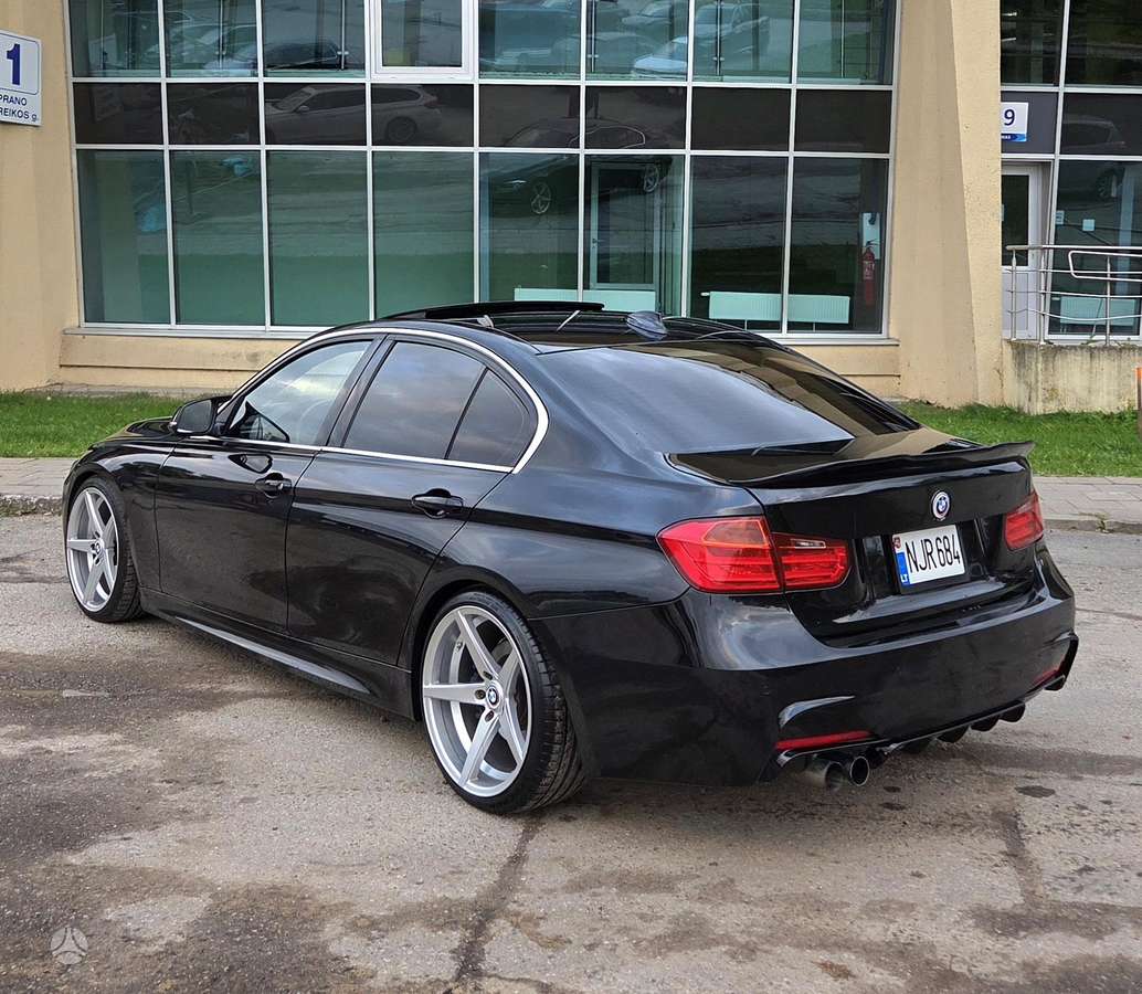 BMW 320, 2.0 l., saloon / sedan