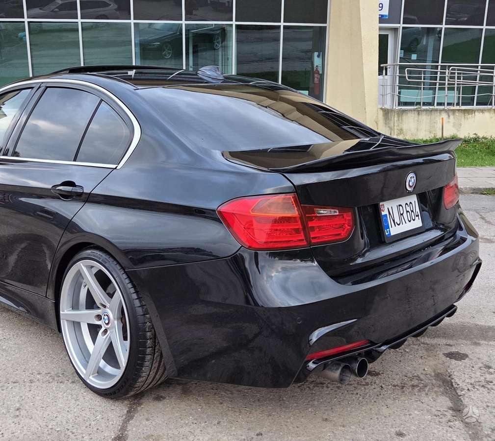 BMW 320, 2.0 l., saloon / sedan