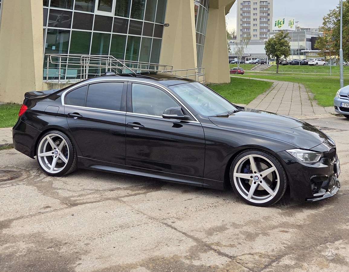 BMW 320, 2.0 l., saloon / sedan