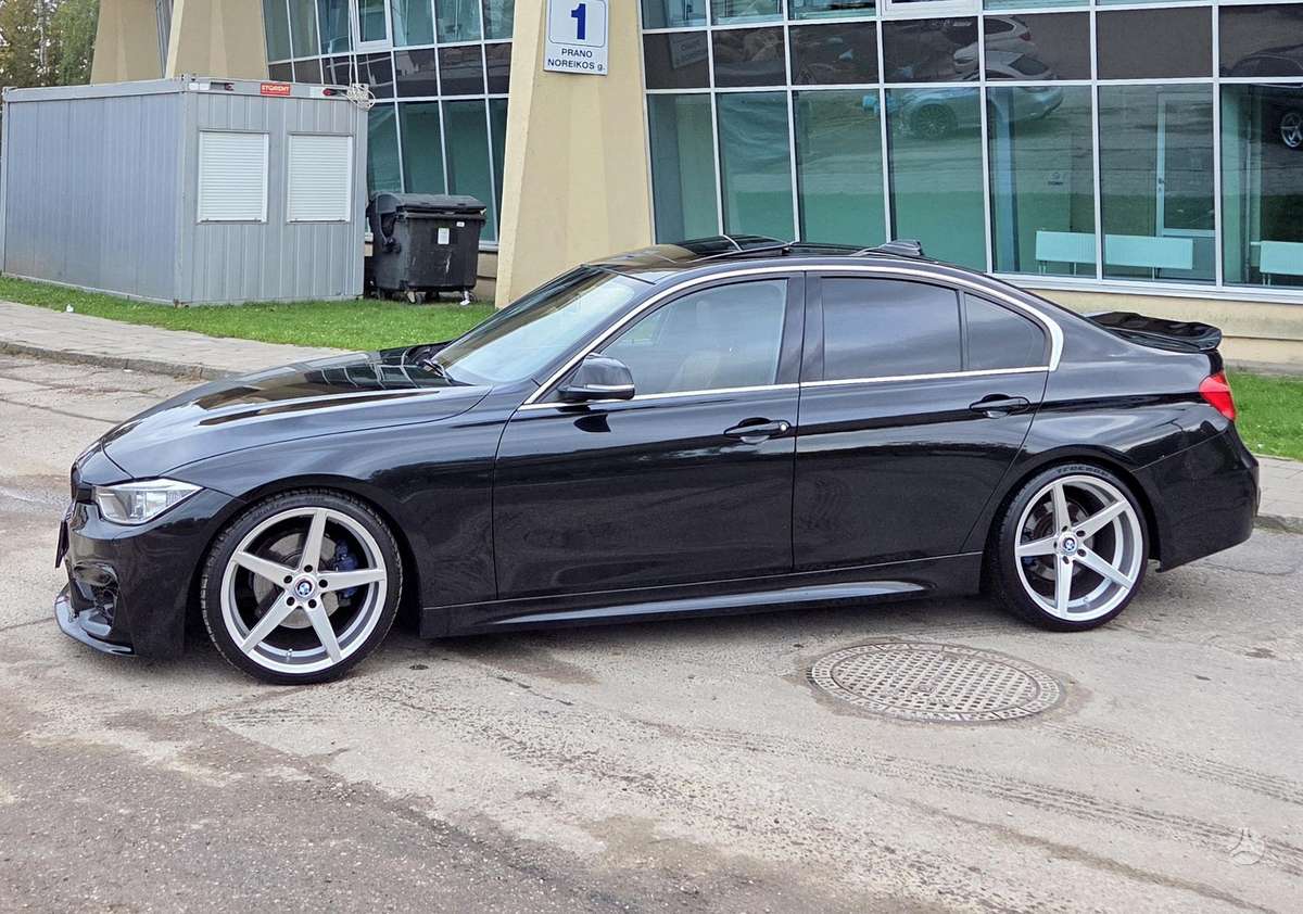 BMW 320, 2.0 l., saloon / sedan