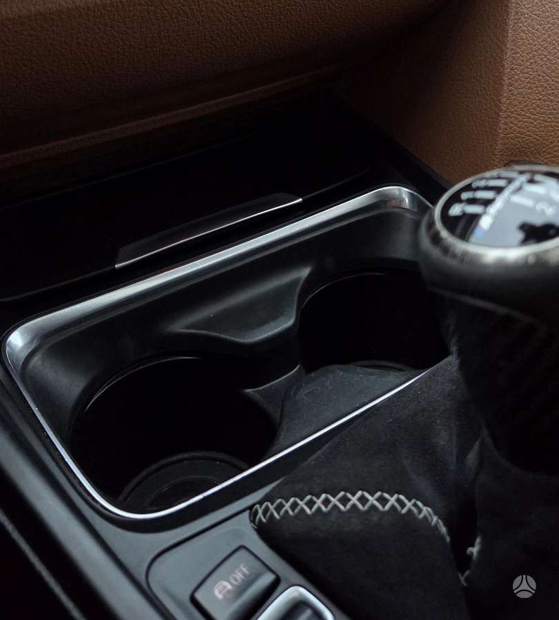 BMW 320, 2.0 l., saloon / sedan