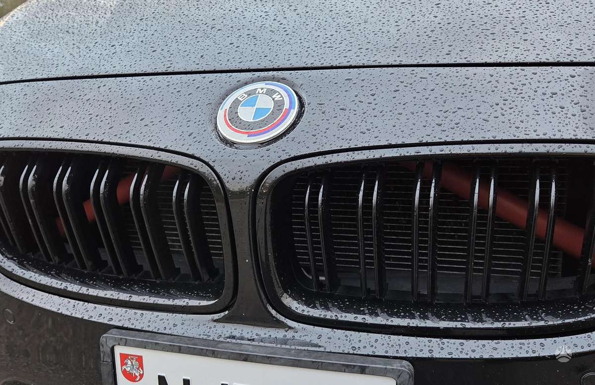BMW 320, 2.0 l., saloon / sedan