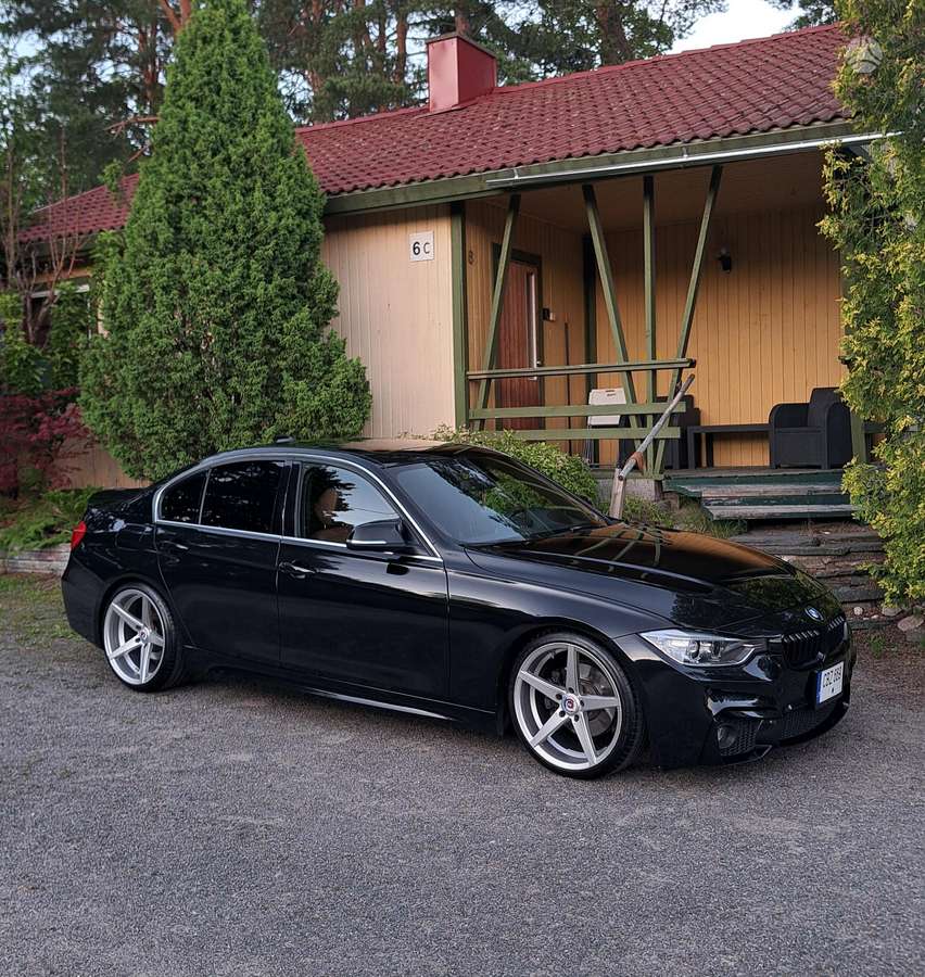 BMW 320, 2.0 l., saloon / sedan