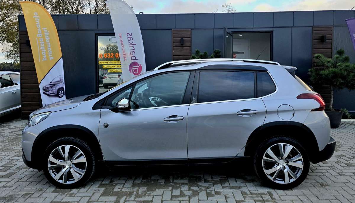Peugeot 2008, 1.2 l., hatchback