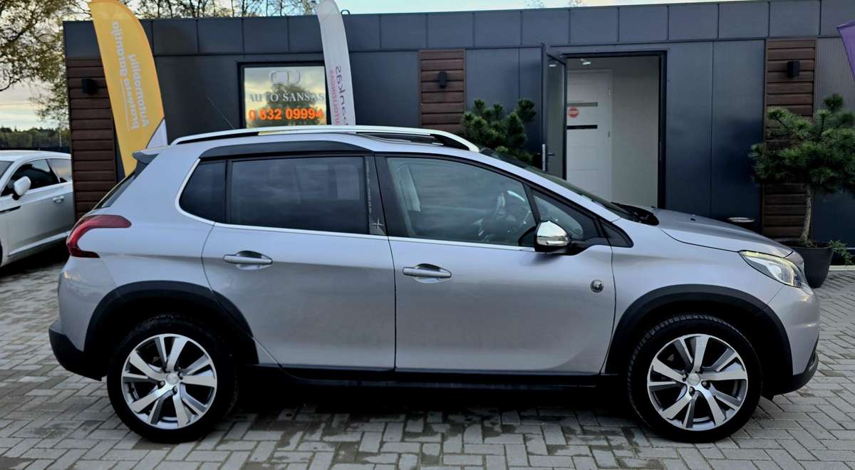 Peugeot 2008, 1.2 l., hatchback