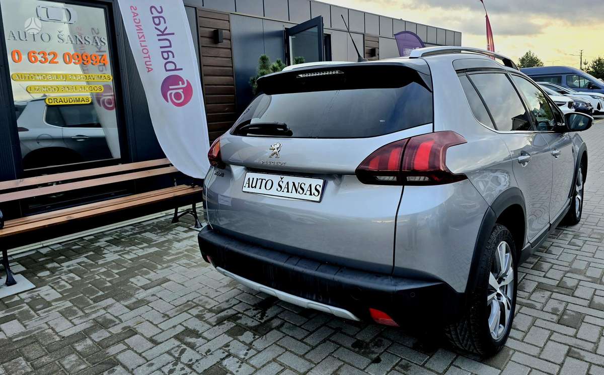 Peugeot 2008, 1.2 l., hatchback