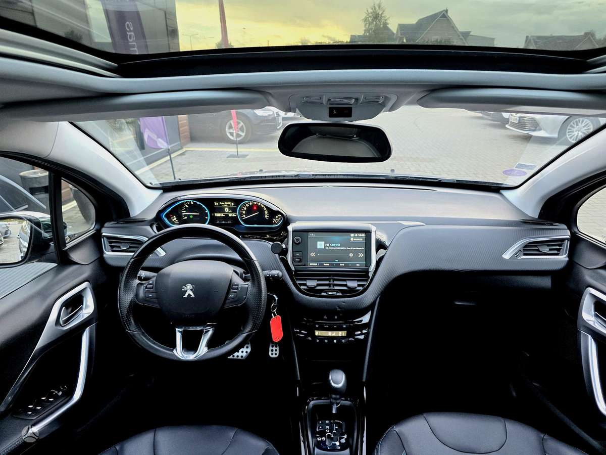 Peugeot 2008, 1.2 l., hatchback