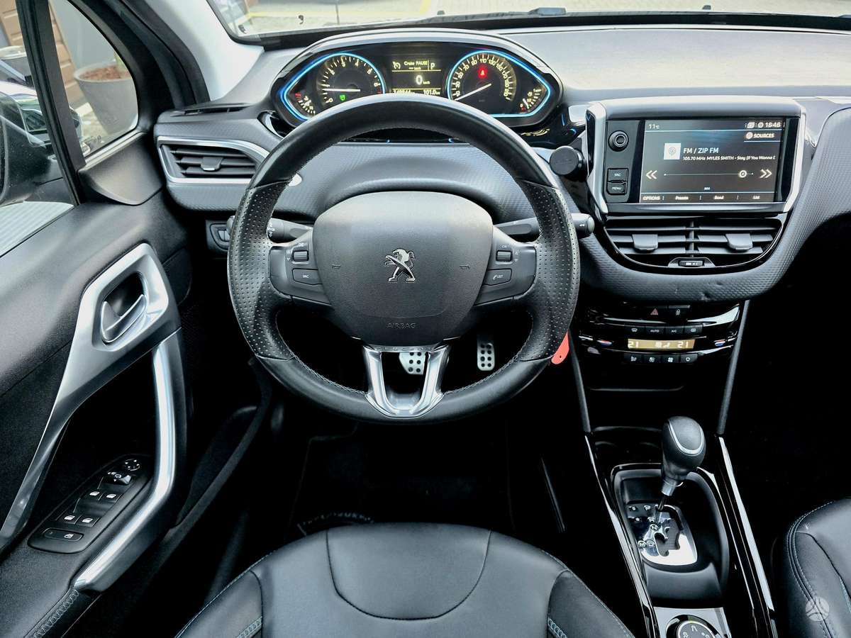 Peugeot 2008, 1.2 l., hatchback