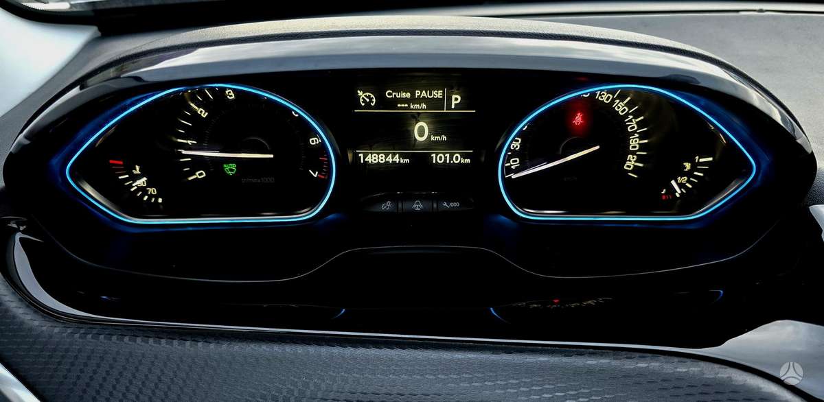 Peugeot 2008, 1.2 l., hatchback
