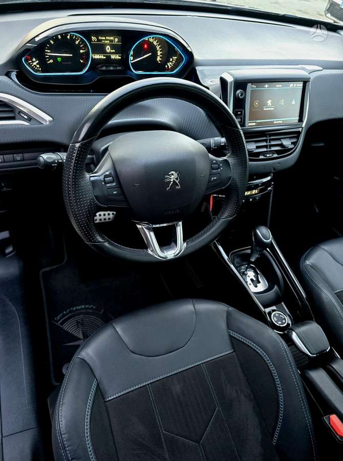 Peugeot 2008, 1.2 l., hatchback