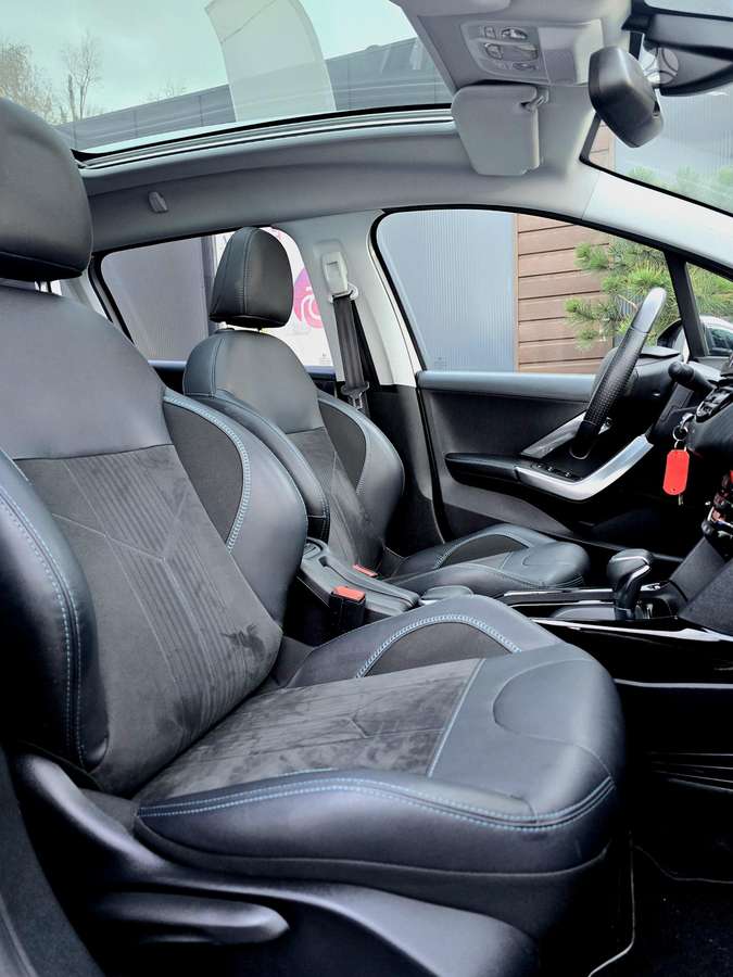 Peugeot 2008, 1.2 l., hatchback