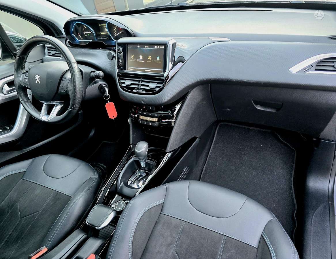 Peugeot 2008, 1.2 l., hatchback